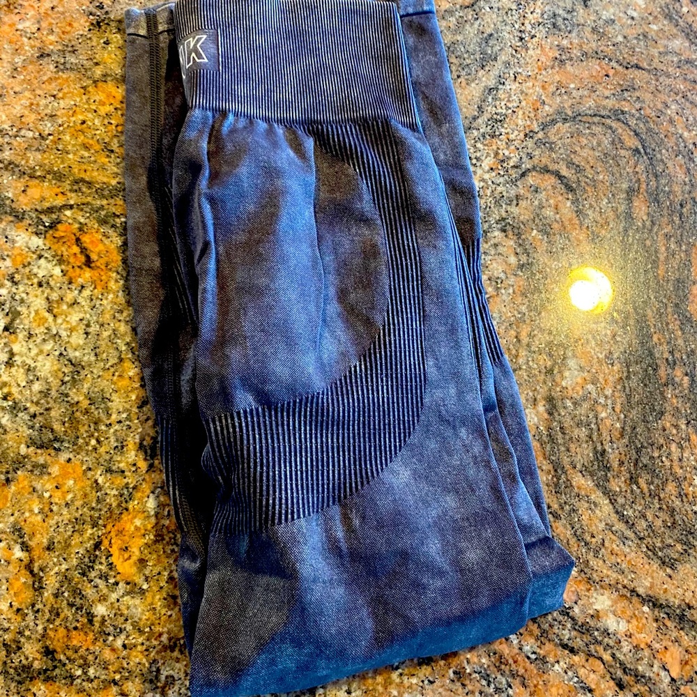 Victoria Secret Seamless Legging - Small / Short